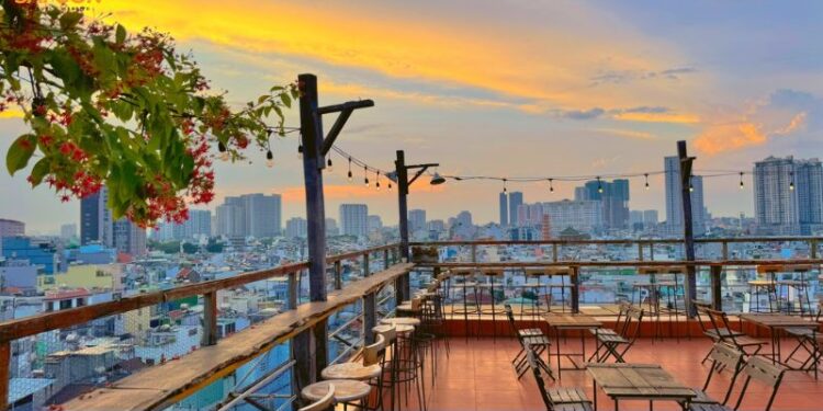Thương Rooftop Quận 4 quán nhậu ngắm hoàng hôn đẹp ở Sài Gòn 7 thương rooftop