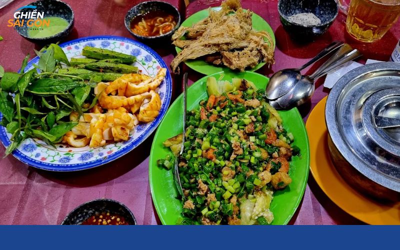 Quán Bà Ba Khô hơn 20 năm nổi tiếng với đặc sản khô, mồi nhậu bén 14 quán bà ba khô