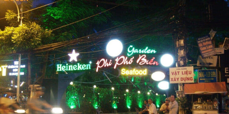 nhà hàng phi phố biển