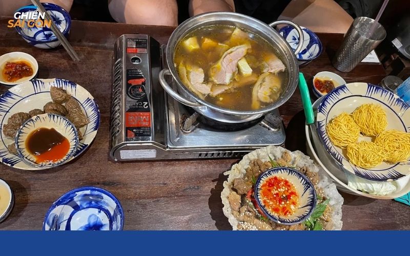 lẩu bò nhà gỗ lý thái tổ